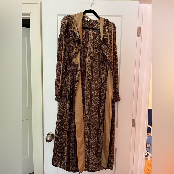 Stunning!! Vintage 💯 Silk hooded robe in  purple and gold - Picture 2 of 9